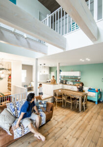 かっこいい工務店　熊本県　ブレスホーム　施工例　＃3　ナチュラル　西海岸テイスト　　　　ペットと暮らす家　吹き抜け　リビング