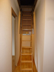 かっこいい工務店　京都府　足立住建　ADACHI住建　施工例　#1　ナチュラルモダン　内観　屋根裏部屋