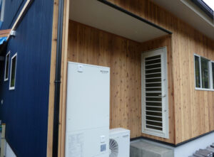 かっこいい工務店　京都府　足立住建　ADACHI住建　施工例　#1　ナチュラルモダン　外観　勝手口