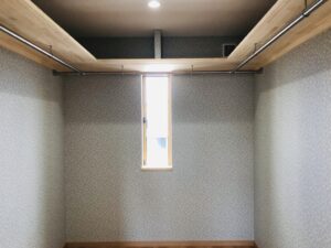 かっこいい工務店　京都府　ADACHI住建　足立住建　施工例　＃2　ナチュラルモダン　内観　ウォークインクローゼット