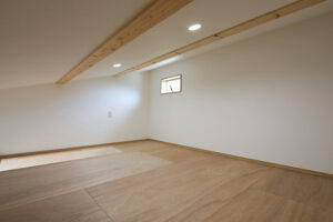 かっこいい工務店　京都府　ADACHI住建　足立住建　施工例　＃3　新築　戸建　平屋　　ナチュラルモダン　内観　屋根裏部屋