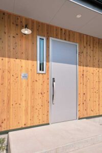 かっこいい工務店　京都府　ADACHI住建　足立住建　施工例　＃4　新築　戸建　ナチュラルモダン　外観　玄関