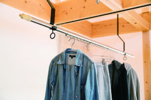 かっこいい工務店　京都府　ADACHI住建　足立住建　施工例　＃5　新築　戸建　ナチュラルモダン　内観　クローゼット