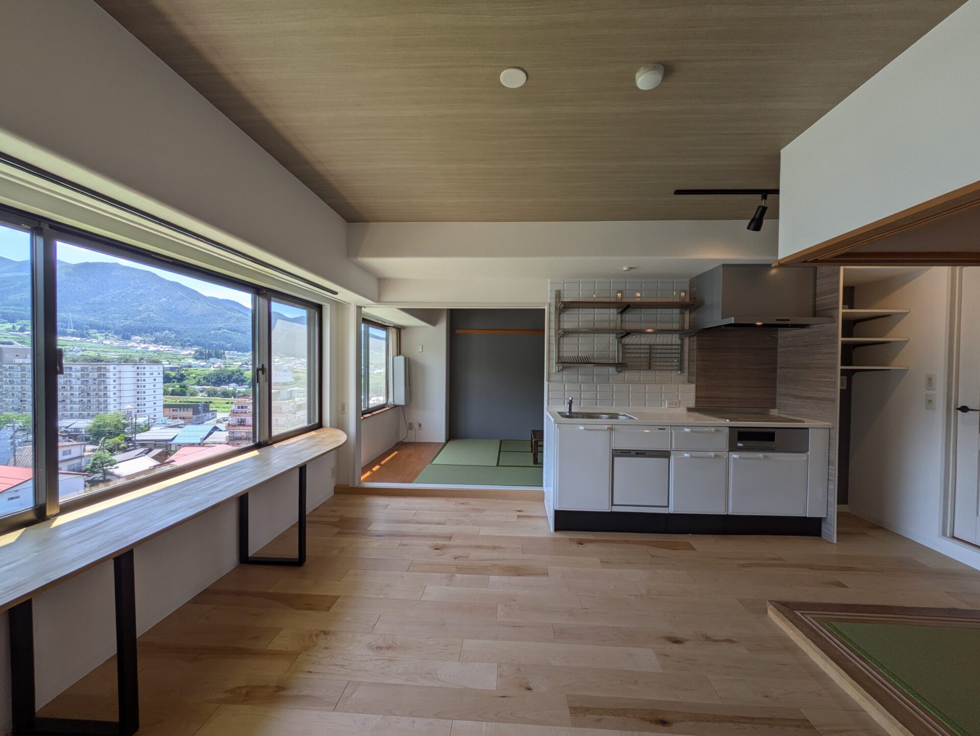 かっこいい工務店　東京都　バークノア　施工例 #8　リノベーション　セミ・スケルトン　マンション　内観 LDK