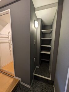 かっこいい工務店　東京都　バークノア　施工例 #8　リノベーション　セミ・スケルトン　マンション　内観　収納