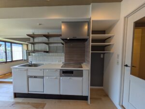 かっこいい工務店　東京都　バークノア　施工例 #8　リノベーション　セミ・スケルトン　マンション　内観　キッチン