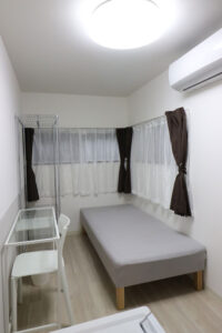 かっこいい工務店　東京都　バークノア　施工例　＃1　リノベーション　シェアハウス　　　個室　４