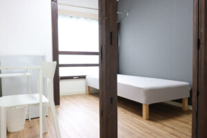 かっこいい工務店　東京都　バークノア　施工例　＃1　リノベーション　シェアハウス　　　個室　６