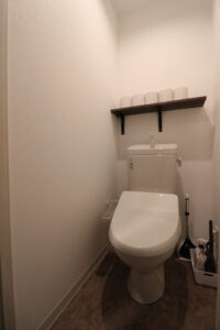 かっこいい工務店　東京都　バークノア　施工例　＃1　リノベーション　シェアハウス　　　　トイレ