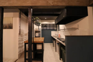 かっこいい工務店　東京都　バークノア　施工例　＃1　リノベーション　シェアハウス　　キッチン　３