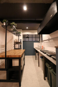 かっこいい工務店　東京都　バークノア　施工例　＃1　リノベーション　シェアハウス　　キッチン　６