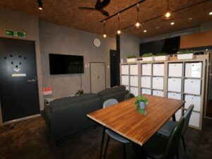 かっこいい工務店　東京　バークノア　施工事例　10　リノベーション　シェアハウス　内観　共有スペース　2