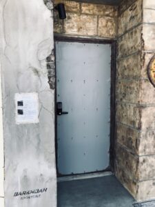 かっこいい工務店　東京　バークノア　施工事例　10　リノベーション　シェアハウス　外観　玄関