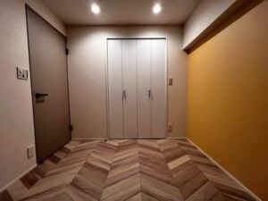 かっこいい工務店　東京　バークノア　建築実例　16　リノベーション　マンション　ナチュラル　モダン　寝室　クローゼット