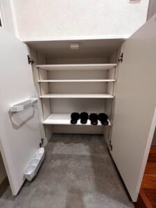 かっこいい工務店　東京　バークノア　建築実例　16　リノベーション　マンション　ナチュラル　モダン　シューズクローク