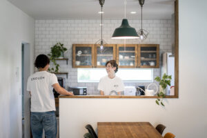 かっこいい工務店　熊本県　ブレスホーム　施工例　＃5　ナチュラル　店舗併用住宅　オープンキッチン