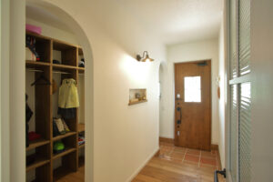 かっこいい工務店　熊本県　ブレスホーム　施工例　＃7　プロヴァンス　平屋　玄関ホール