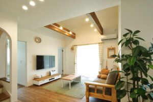 かっこいい工務店　熊本県　ブレスホーム　施工例　＃7　プロヴァンス　平屋　吹き抜け　リビング