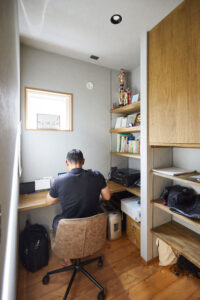 かっこいい工務店　熊本　ブレスホーム　施工事例 10 　プロヴァンス　書斎