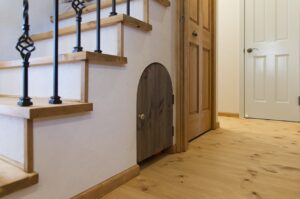 かっこいい工務店　福岡　ブルースホーム小倉　施工実例　11　施工実例　新築　戸建　プロヴァンス　南仏　階段下　ペット　部屋