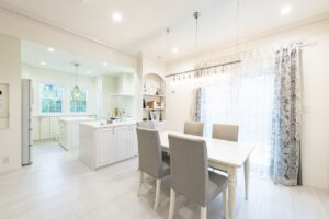 かっこいい工務店　福岡県　ブルースホーム　施工例　#3　新築　戸建　プロヴァンス　内観　ダイニング　＆　キッチン