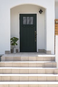 かっこいい工務店　福岡県　ブルースホーム　施工例　#4　新築　戸建　平屋　プロヴァンス　外観　玄関　アプローチ