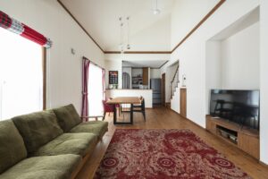 かっこいい工務店　福岡県　ブルースホーム　施工例　#2　アメリカン　内観　吹き抜け　LDK　2