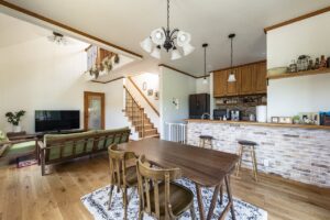 かっこいい工務店　福岡県　ブルースホーム　施工例　#5　新築　戸建　インナーガレージ　プロヴァンス　内観　LDK