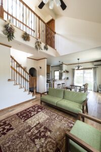 かっこいい工務店　福岡県　ブルースホーム　施工例　#5　新築　戸建　インナーガレージ　プロヴァンス　吹き抜け　リビング