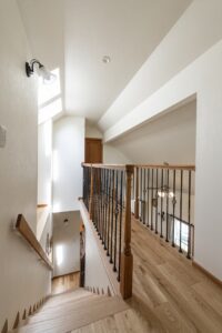 かっこいい工務店　福岡県　ブルースホーム　施工例　#5　新築　戸建　インナーガレージ　プロヴァンス　内観　2階　渡り廊下