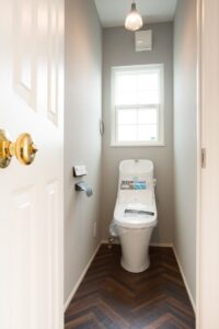 かっこいい工務店　山形　福井建設　施工例　＃4　新築　戸建　プロヴァンス　トイレ