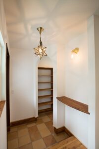 かっこいい工務店　山形　福井建設　施工例　＃4　新築　戸建　プロヴァンス　玄関ホール