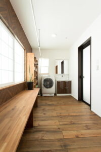 かっこいい工務店　山形県　福井建設　施工例　＃1　新築　戸建　　ナチュラル　内観　造作　ワークデスク　2