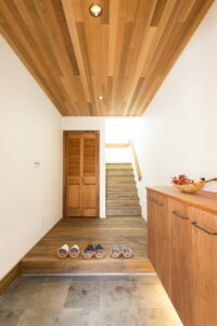 かっこいい工務店　山形県　福井建設　施工例　＃1　新築　戸建　　ナチュラル　内観　玄関ホール