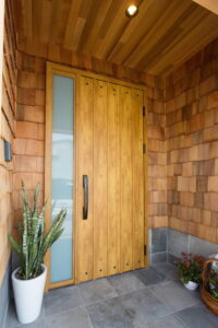 かっこいい工務店　山形県　福井建設　施工例　＃1　新築　戸建　　ナチュラル　外観　玄関