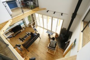 かっこいい工務店　山形　福井建設　施工例 #2　新築　戸建　ナチュラル　内観　吹き抜けリビング