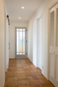 かっこいい工務店　山形　福井建設　施工例　＃5　新築　戸建　アメリカン　内観　廊下