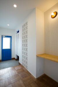 かっこいい工務店　山形　福井建設　施工例　＃5　新築　戸建　アメリカン　内観　玄関ホール