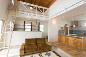 かっこいい工務店　山形　福井建設　施工例　＃5　新築　戸建　アメリカン　内観　吹き抜け　リビング