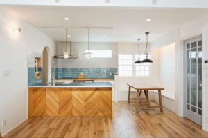 かっこいい工務店　山形　福井建設　施工例　＃5　新築　戸建　アメリカン　内観　オープンキッチン