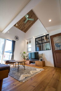 かっこいい工務店　山形　福井建設　施工実例　新築　戸建て　アメリカン　ナチュラル　吹き抜けリビング　２