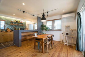 かっこいい工務店　山形　福井建設　施工実例　新築　戸建て　アメリカン　ナチュラル　ダイニング　キッチン