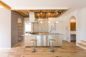 かっこいい工務店　山形　福井建設　施工実例　6　新築　戸建　アメリカン　内観　キッチン　カウンター