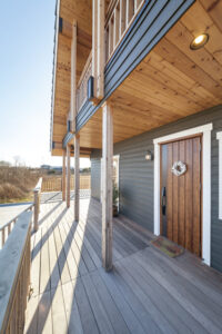 かっこいい工務店　埼玉県　デザインハウス・エフ　施工例　#2　北欧　玄関　ウッドデッキ