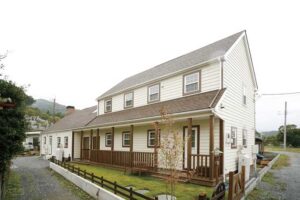 かっこいい工務店　埼玉　デザインハウス・エフ　施工実例　18　新築　戸建　二世帯　アメリカン　外観　2