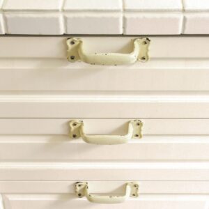 かっこいい工務店　埼玉県　デザインハウス・エフ　施工例　#4 プロヴァンス　キッチン　引き出し　取っ手