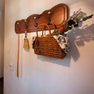 かっこいい工務店　埼玉県　デザインハウス・エフ　施工例　#8　プロヴァンス　内観　玄関ホール　造作　吊り　フック