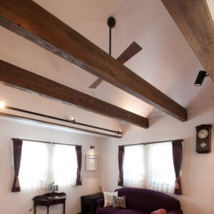 かっこいい工務店　埼玉県　デザインハウス・エフ　施工例　#8　プロヴァンス　内観　LDK　梁