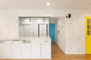 かっこいい工務店　埼玉　デザインハウス・エフ　施工事例　９　新築　戸建て　事務所併用　二世帯　アメリカン　キッチン