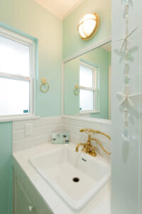 かっこいい工務店　埼玉　デザインハウス・エフ　施工事例　９　新築　戸建て　事務所併用　二世帯　アメリカン　造作　洗面化粧台